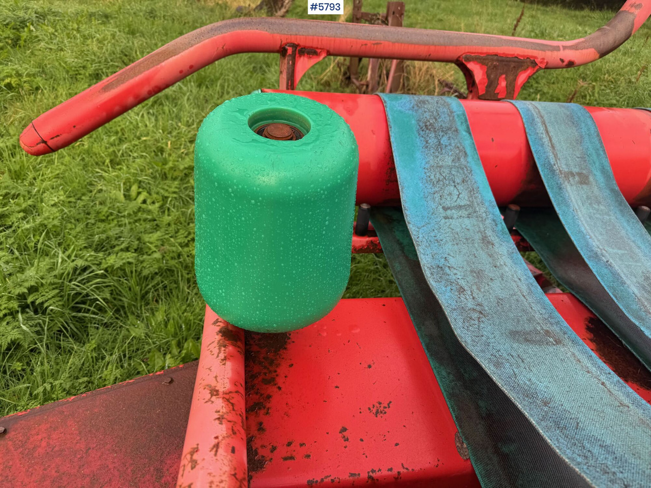 Hay and forage equipment Kverneland un 7335. Partially rep.object: picture 10