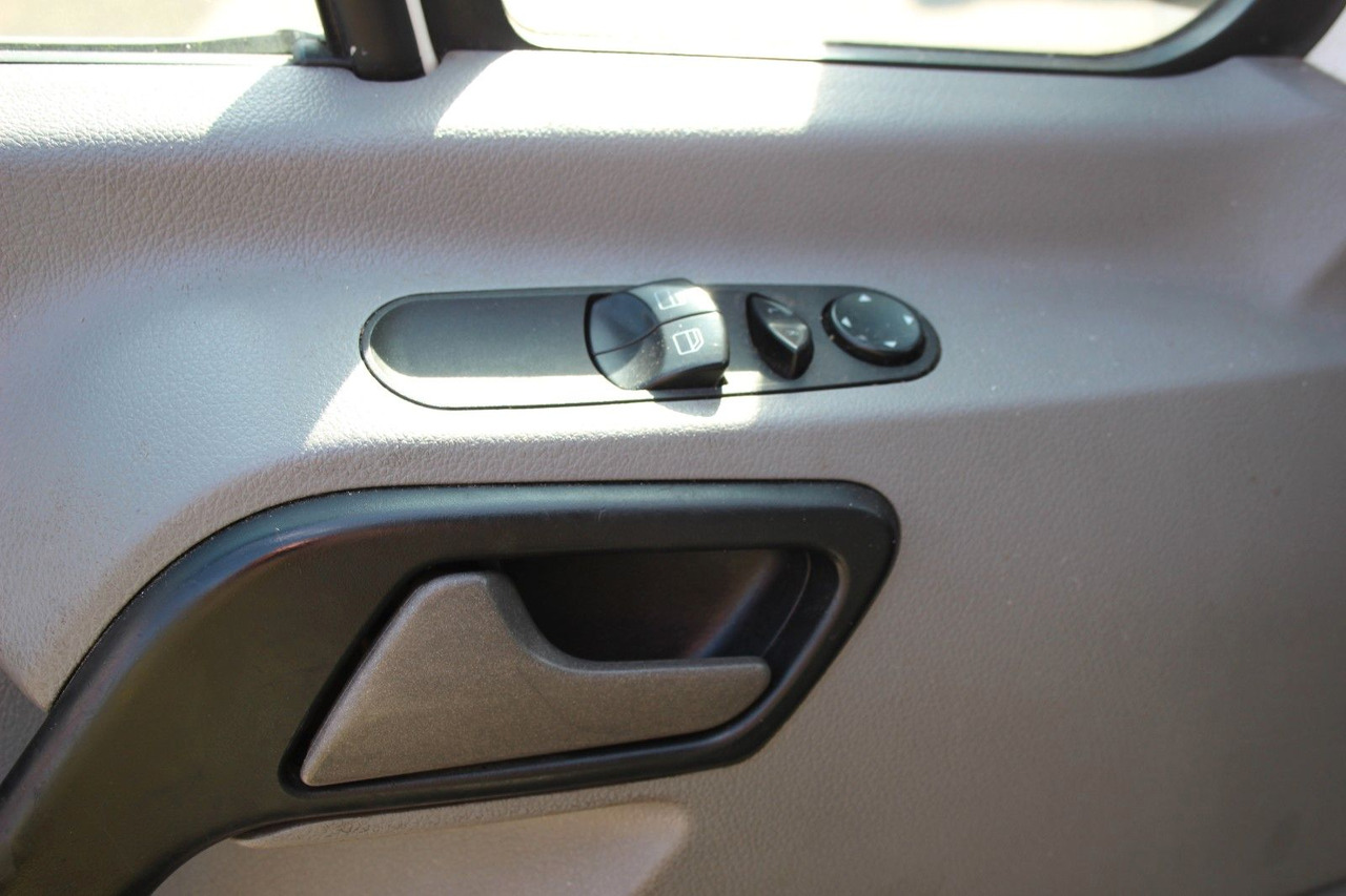 Volkswagen Crafter KÜHLUNG 35 L2H2 - People carrier: picture 5 Volkswagen Crafter KÜHLUNG 35 L2H2 - People carrier: picture 5
