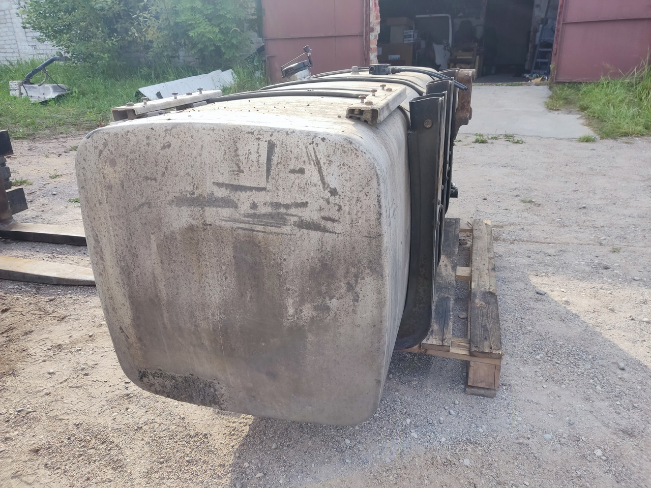 MAN TGA TGX fuel tank 910L - Fuel tank: picture 3 MAN TGA TGX fuel tank 910L - Fuel tank: picture 3