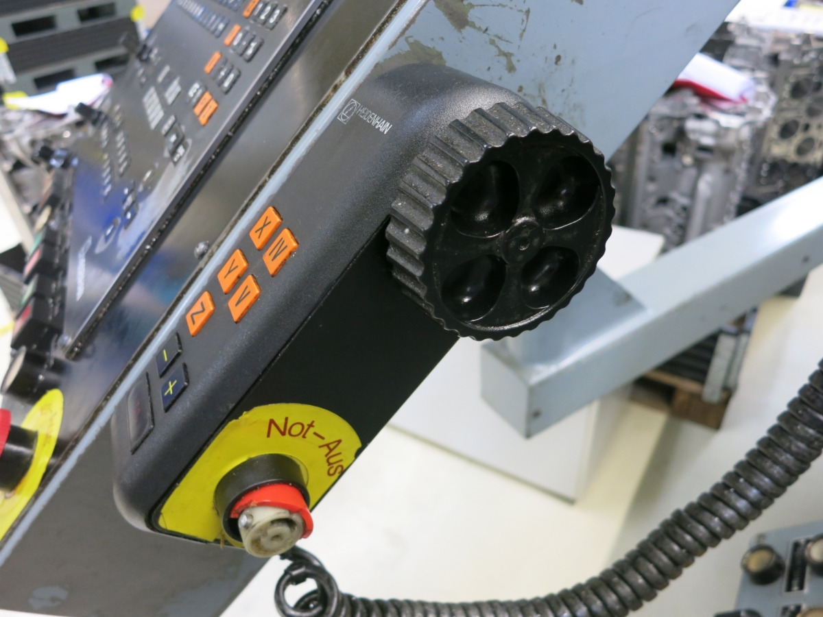 AXA VC2 - CNC machining center: picture 3 AXA VC2 - CNC machining center: picture 3