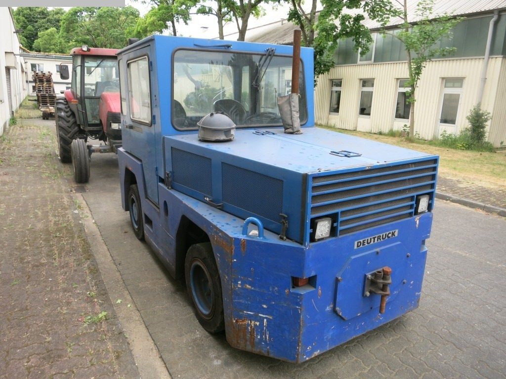 Deutruck DD120 - Baggage tractor: picture 5 Deutruck DD120 - Baggage tractor: picture 5