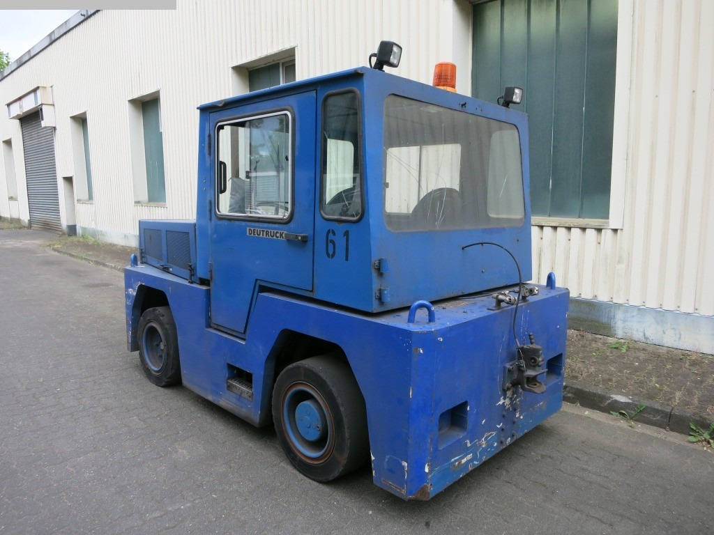 Deutruck DD120 - Baggage tractor: picture 2 Deutruck DD120 - Baggage tractor: picture 2