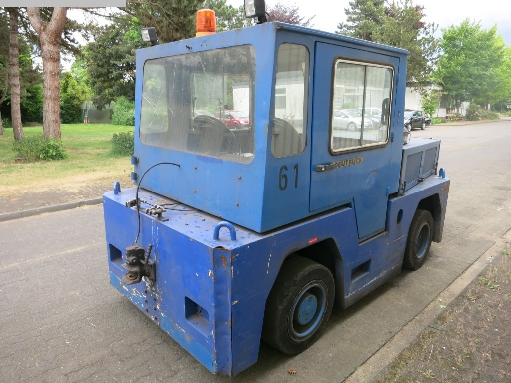 Deutruck DD120 - Baggage tractor: picture 4 Deutruck DD120 - Baggage tractor: picture 4