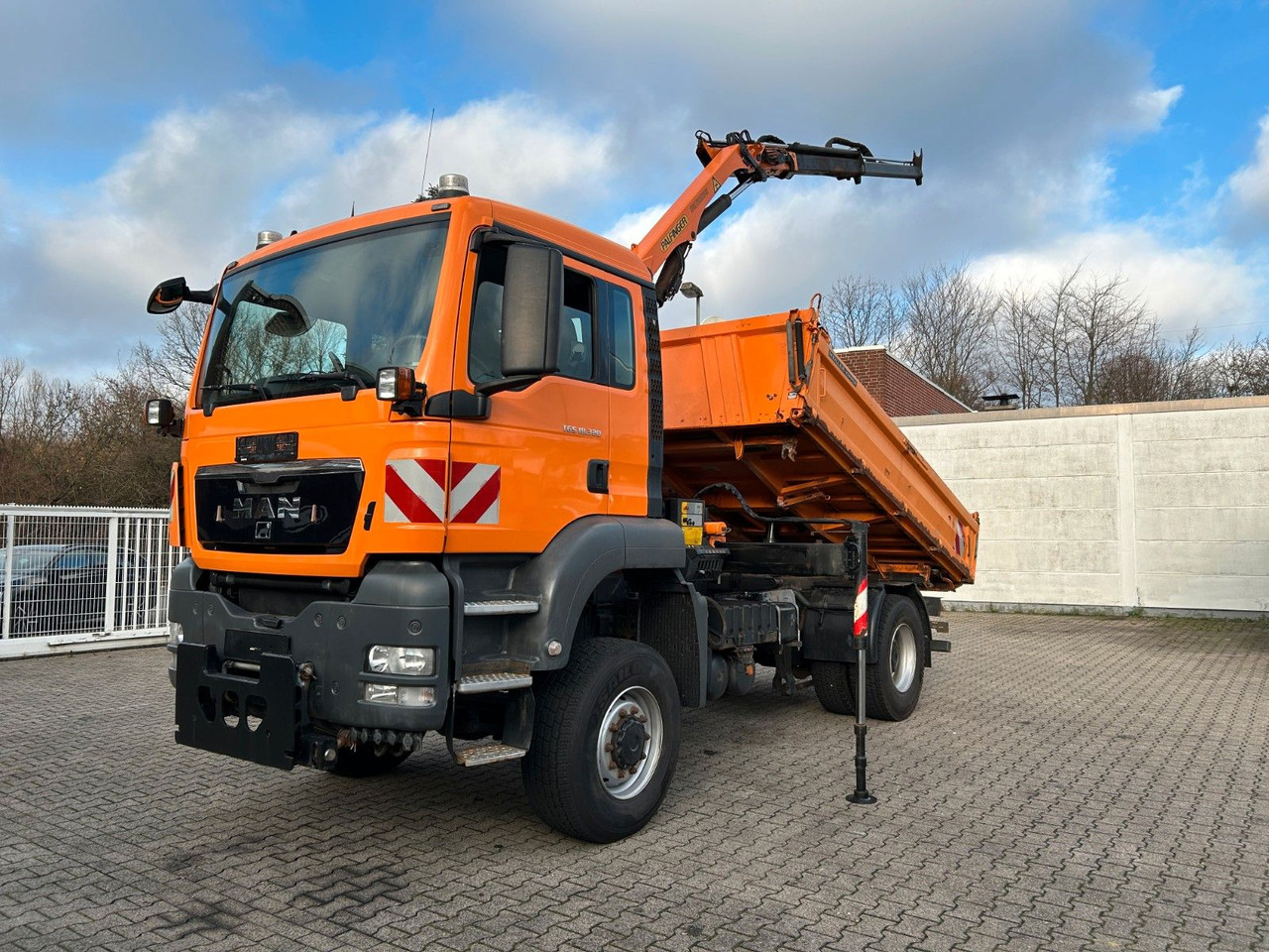MAN 18.320 3Skipper + PK 7001K + Greifer 4x4 - Tipper, Crane truck: picture 1 MAN 18.320 3Skipper + PK 7001K + Greifer 4x4 - Tipper, Crane truck: picture 1
