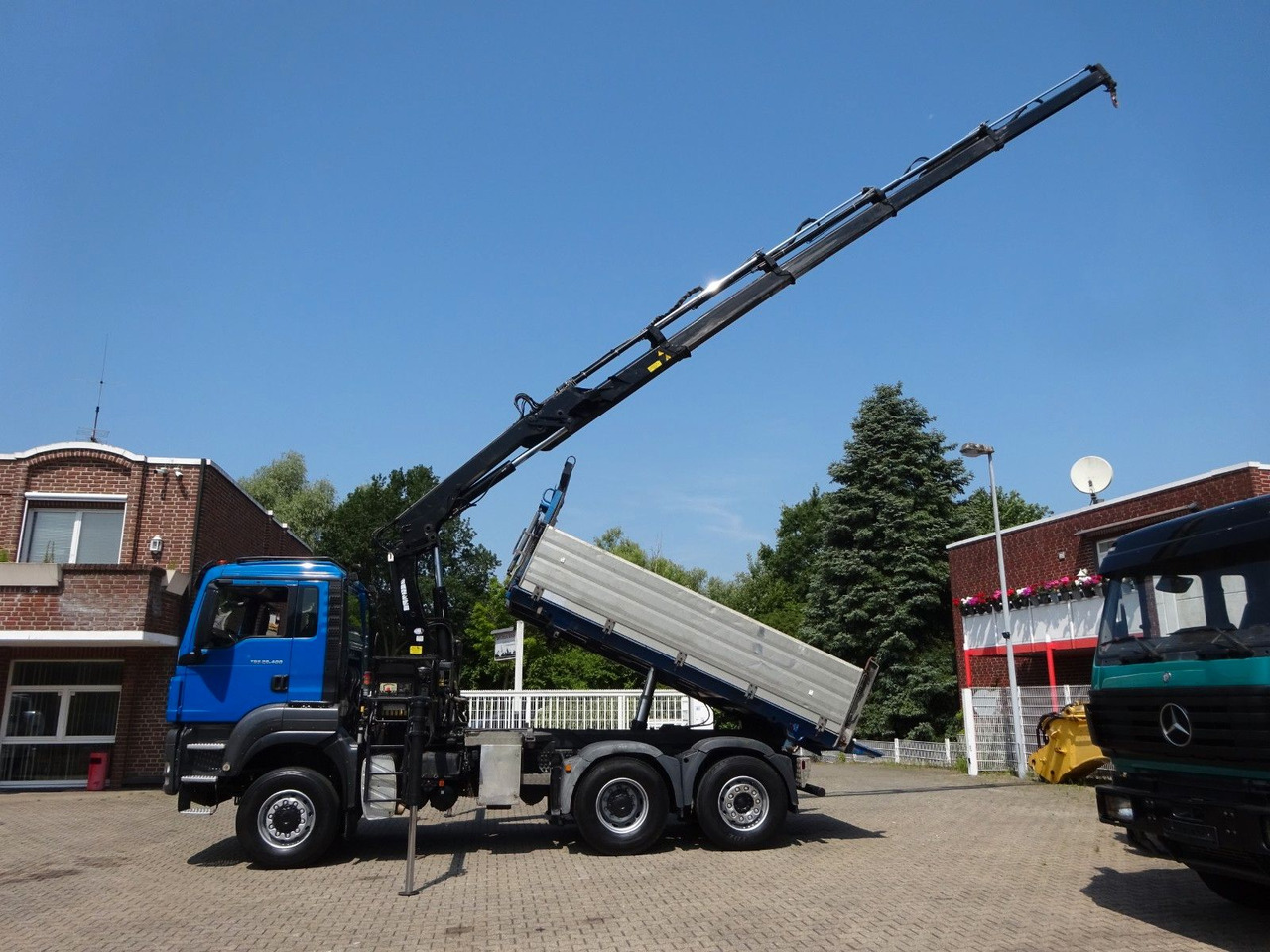 MAN 28.400 TGS 3Skipper+HIAB 166 E-4 HIPRPO 6x4-4 - Tipper, Crane truck: picture 2 MAN 28.400 TGS 3Skipper+HIAB 166 E-4 HIPRPO 6x4-4 - Tipper, Crane truck: picture 2
