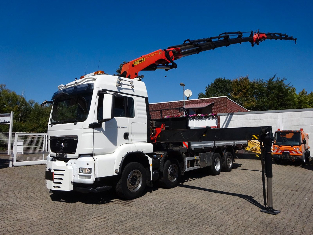 MAN 35.480 TGS Pritsche + PK 65002 Kran 8x2 - Crane truck: picture 1 MAN 35.480 TGS Pritsche + PK 65002 Kran 8x2 - Crane truck: picture 1