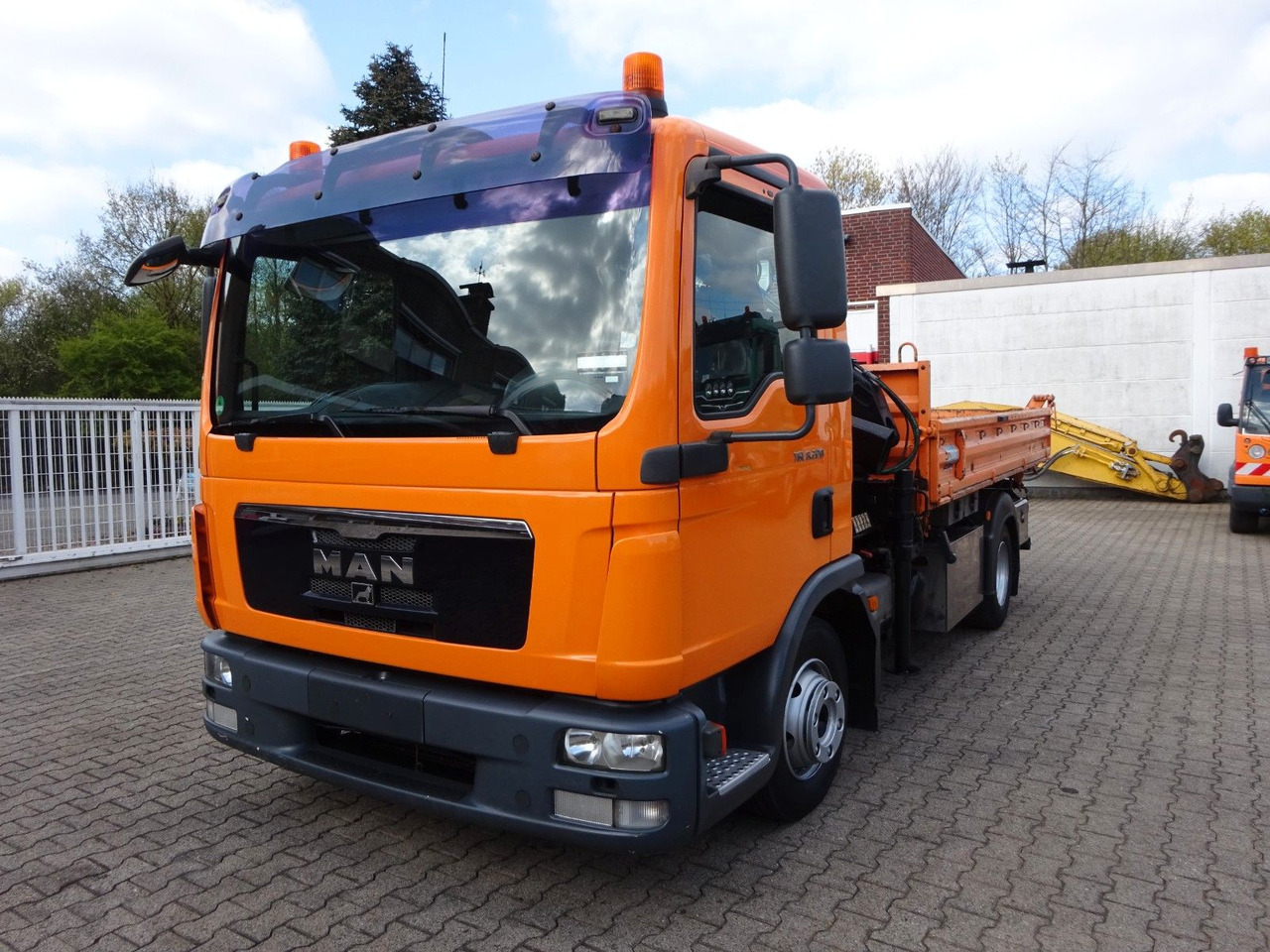 MAN 8.220 TGL MEILLER 3Skipper+ MKG HLK45A3 Kran 4x2 - Tipper, Crane truck: picture 5 MAN 8.220 TGL MEILLER 3Skipper+ MKG HLK45A3 Kran 4x2 - Tipper, Crane truck: picture 5
