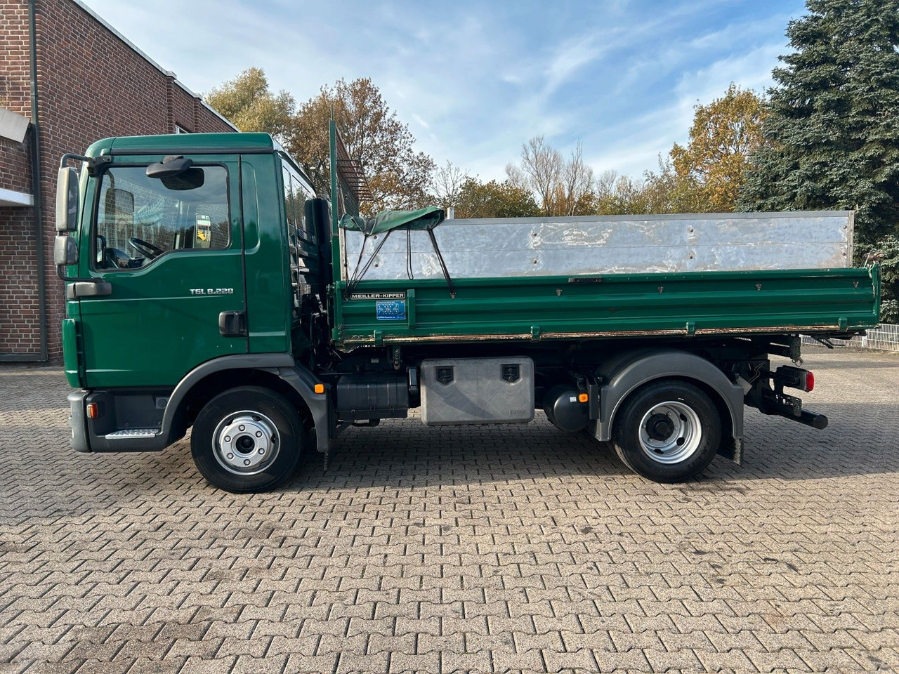 MAN 8.220 TGL MEILLER 3Skipper mit hohen Wänden - Tipper: picture 4 MAN 8.220 TGL MEILLER 3Skipper mit hohen Wänden - Tipper: picture 4