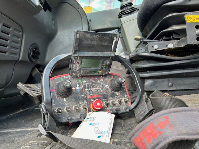 Manitou Teleskoplader MRT 2470+ Privilege 772691 Rot - Telescopic handler: picture 4 Manitou Teleskoplader MRT 2470+ Privilege 772691 Rot - Telescopic handler: picture 4