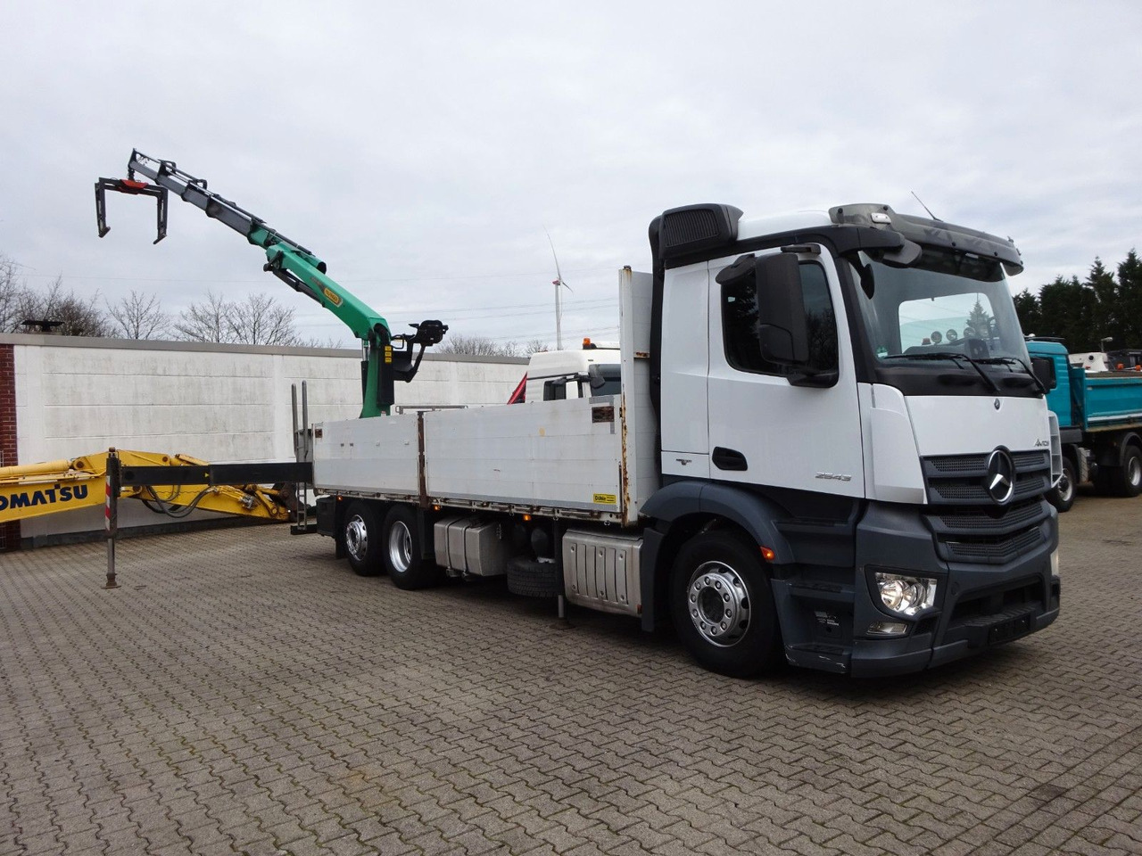 Mercedes-Benz 2543 Antos Baustoff +PK 26001 bis 20 m Auslage Mercedes-Benz 2543 Antos Baustoff +PK 26001 bis 20 m Auslage - Crane truck, Dropside/ Flatbed truck: picture 1 Mercedes-Benz 2543 Antos Baustoff +PK 26001 bis 20 m Auslage Mercedes-Benz 2543 Antos Baustoff +PK 26001 bis 20 m Auslage - Crane truck, Dropside/ Flatbed truck: picture 1