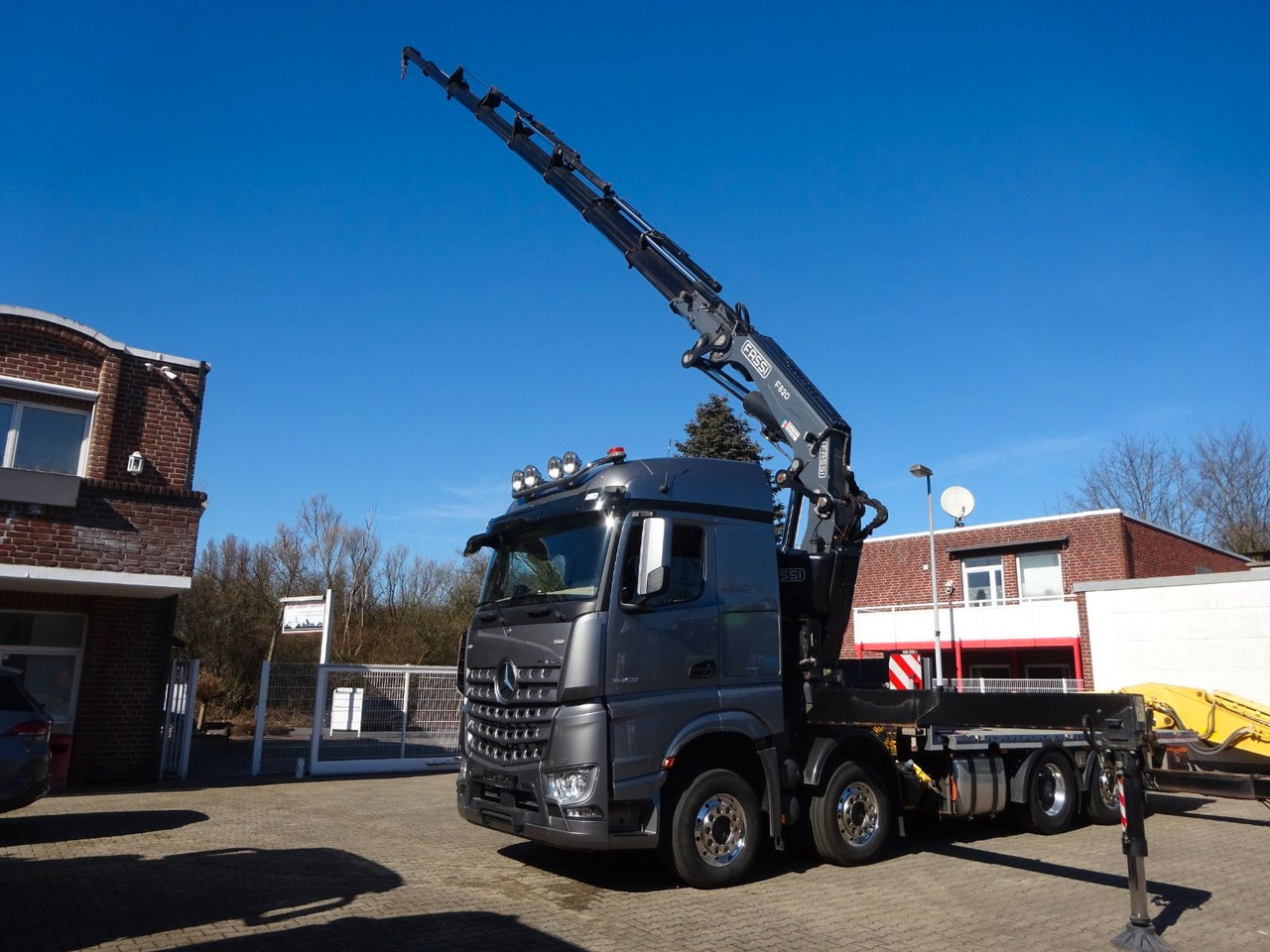 Mercedes-Benz 3453  Plattform + Fassi F820 Kran  8x2 Mercedes-Benz 3453 FASSI F820 Kran 8x Hydr. Ausschub - Crane truck, Dropside/ Flatbed truck: picture 1 Mercedes-Benz 3453  Plattform + Fassi F820 Kran  8x2 Mercedes-Benz 3453 FASSI F820 Kran 8x Hydr. Ausschub - Crane truck, Dropside/ Flatbed truck: picture 1