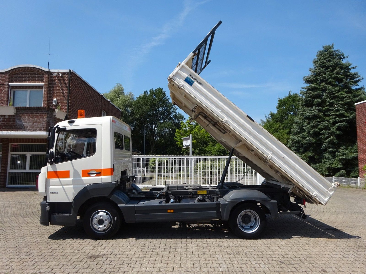 Mercedes-Benz 823 Atego MEILLER 3Skipper 4x2 - Tipper: picture 4 Mercedes-Benz 823 Atego MEILLER 3Skipper 4x2 - Tipper: picture 4