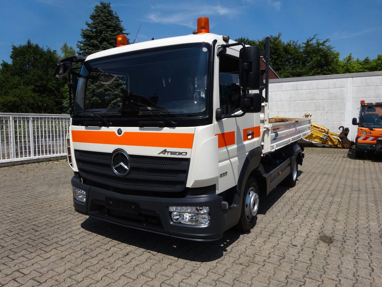 Mercedes-Benz 823 Atego MEILLER 3Skipper 4x2 - Tipper: picture 2 Mercedes-Benz 823 Atego MEILLER 3Skipper 4x2 - Tipper: picture 2