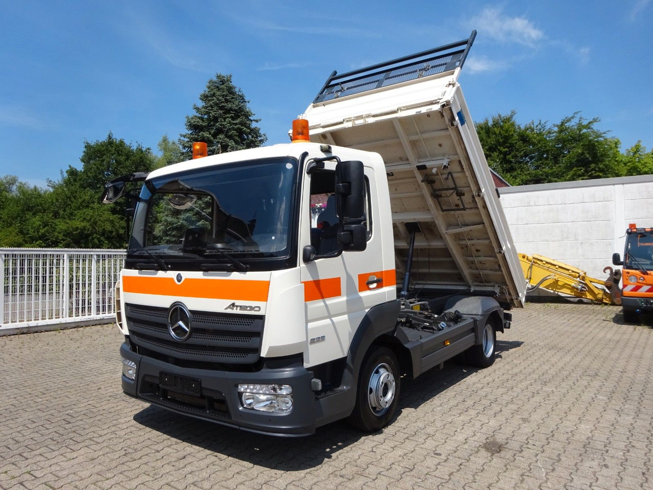 Mercedes-Benz 823 Atego MEILLER 3Skipper 4x2 - Tipper: picture 1 Mercedes-Benz 823 Atego MEILLER 3Skipper 4x2 - Tipper: picture 1