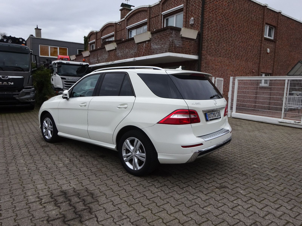 Mercedes-Benz ML 350 CDI BlueTec Mercedes-Benz ML 350 CDI BlueTec.  AMG Paket - SUV: picture 4 Mercedes-Benz ML 350 CDI BlueTec Mercedes-Benz ML 350 CDI BlueTec.  AMG Paket - SUV: picture 4