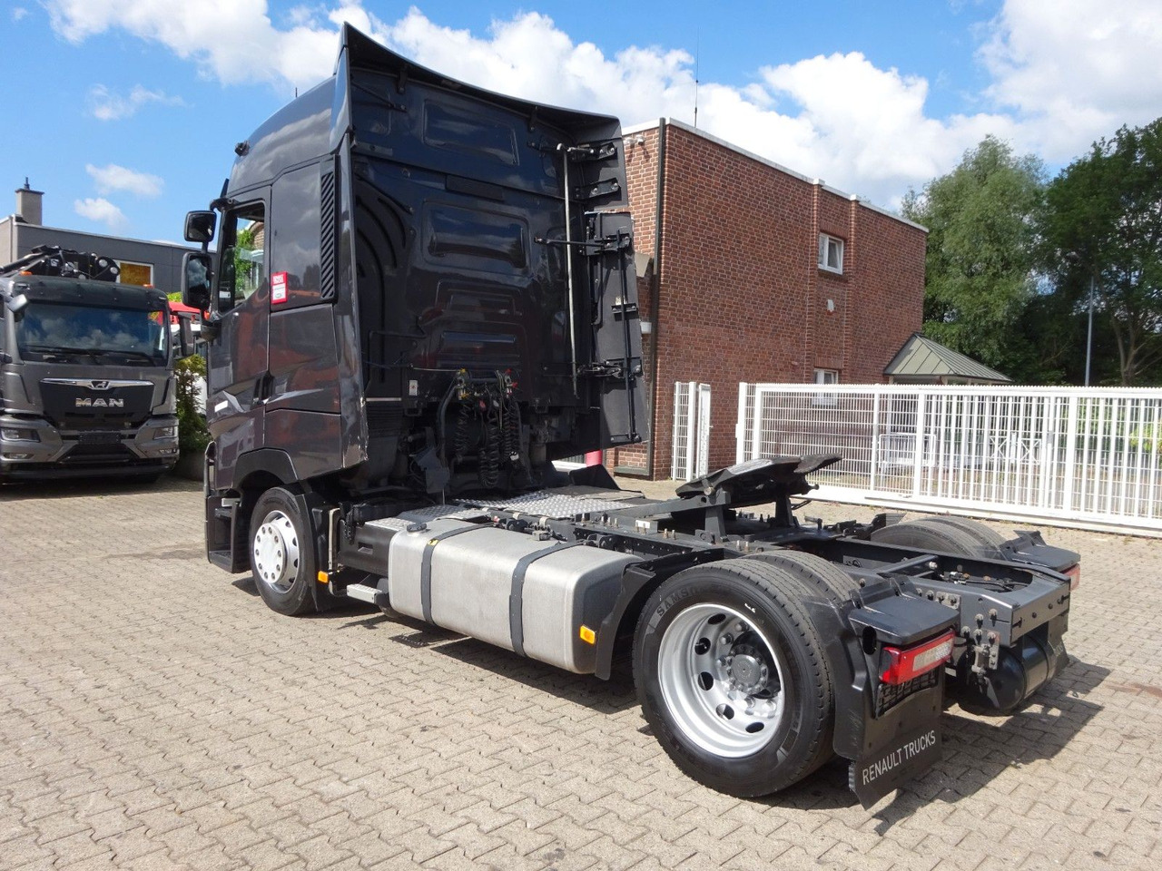 Renault T 520 Komfort SZM 4x2 - Tractor unit: picture 4 Renault T 520 Komfort SZM 4x2 - Tractor unit: picture 4