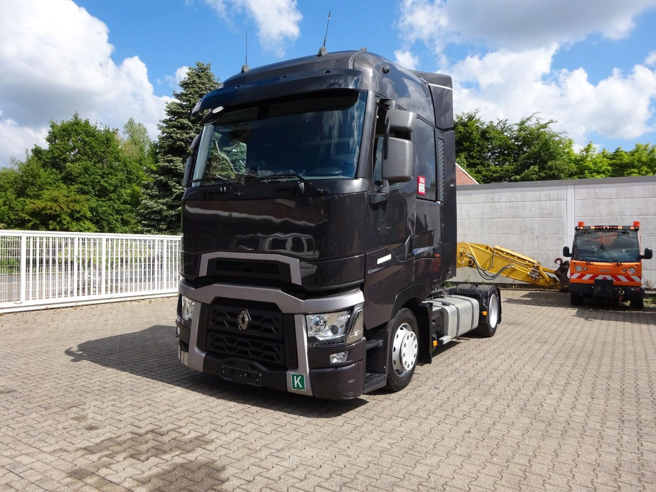 Renault T 520 Komfort SZM 4x2 - Tractor unit: picture 1 Renault T 520 Komfort SZM 4x2 - Tractor unit: picture 1