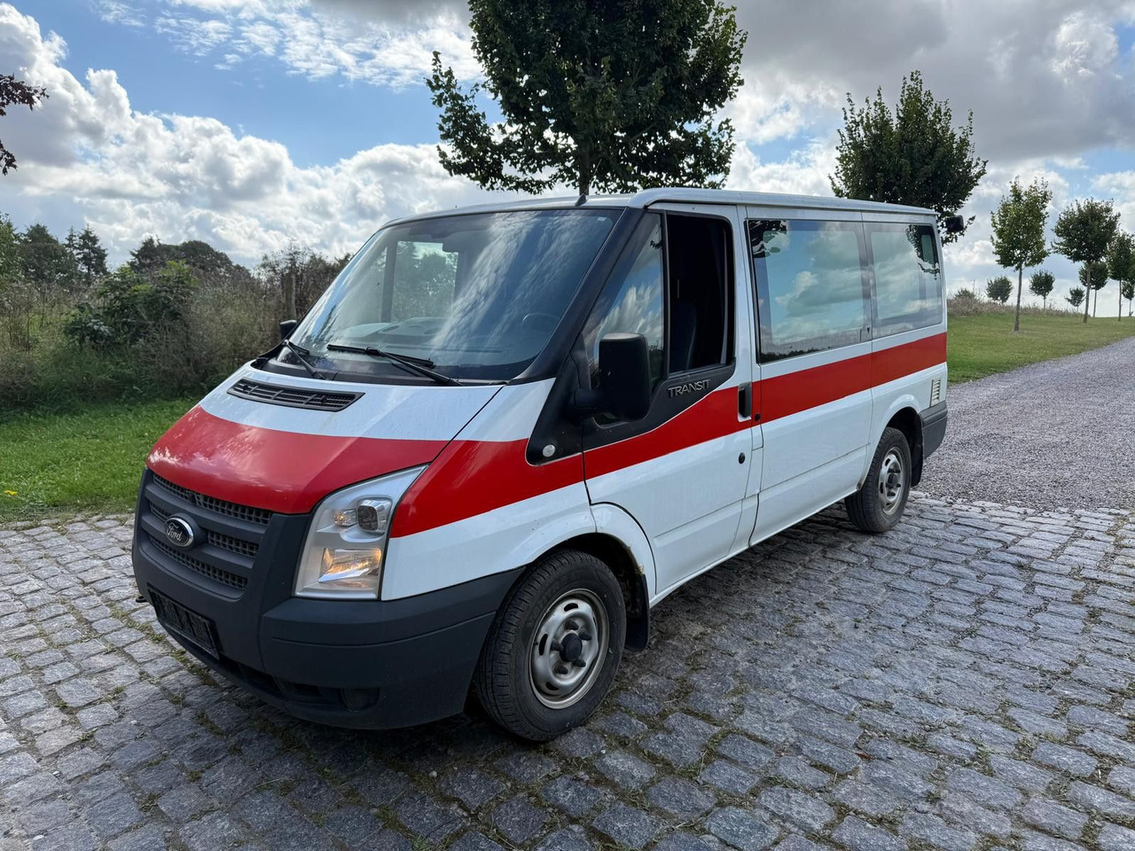 Ford Transit Kombi FT 300 K - People carrier: picture 2 Ford Transit Kombi FT 300 K - People carrier: picture 2