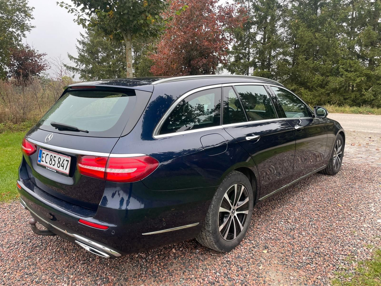Mercedes-Benz E 220 T-Modell E 220 d *4Matic* - Estate car: picture 4 Mercedes-Benz E 220 T-Modell E 220 d *4Matic* - Estate car: picture 4