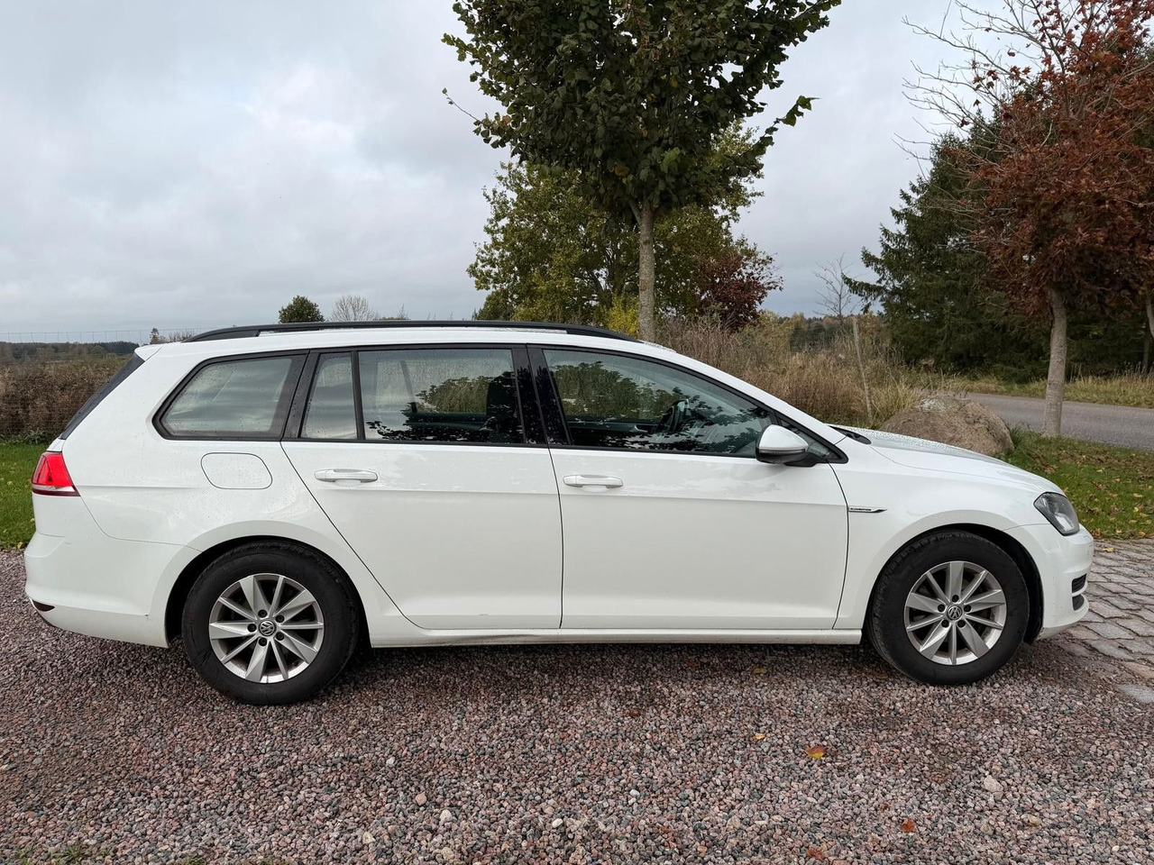 Volkswagen Golf VII Trendline BlueMotion - Estate car: picture 5 Volkswagen Golf VII Trendline BlueMotion - Estate car: picture 5