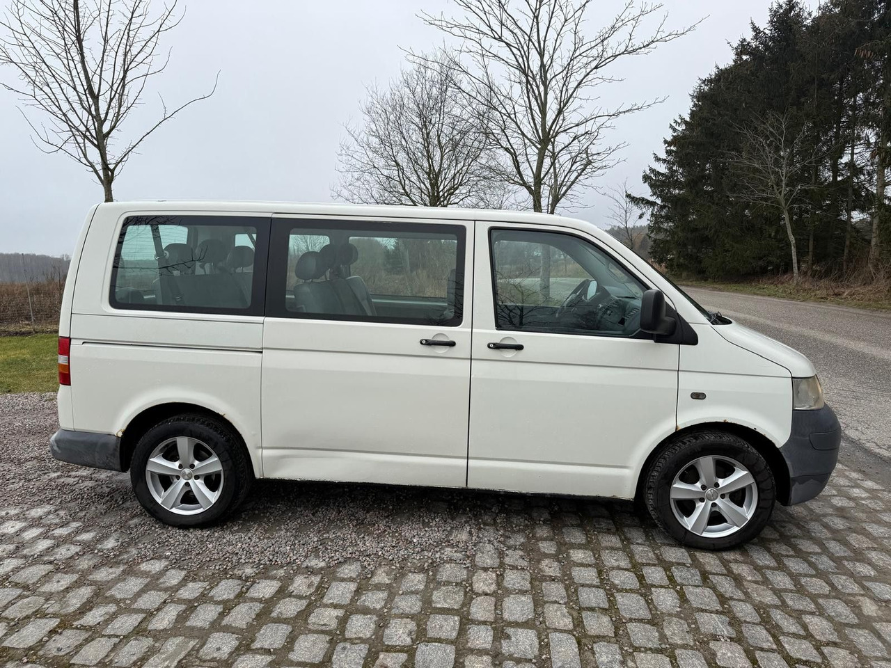 Volkswagen T5 Transporter 1.9 TDI *9 Sitze * 3900 € - People carrier: picture 5 Volkswagen T5 Transporter 1.9 TDI *9 Sitze * 3900 € - People carrier: picture 5