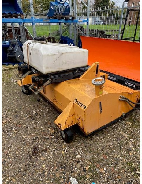 Bema 40 Classic 2050 Kehrbesen 2.200 EUR - Attachment for Construction machinery: picture 1 Bema 40 Classic 2050 Kehrbesen 2.200 EUR - Attachment for Construction machinery: picture 1