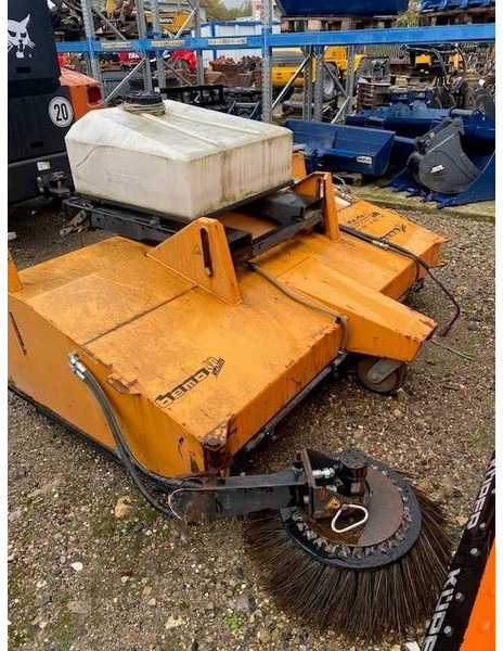 Bema 40 Classic 2050 Kehrbesen 2.200 EUR - Attachment for Construction machinery: picture 2 Bema 40 Classic 2050 Kehrbesen 2.200 EUR - Attachment for Construction machinery: picture 2