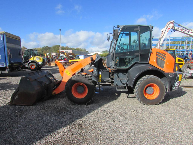 Komatsu WA 100 M-7 Radlader 28.000 EUR - Wheel loader: picture 1 Komatsu WA 100 M-7 Radlader 28.000 EUR - Wheel loader: picture 1
