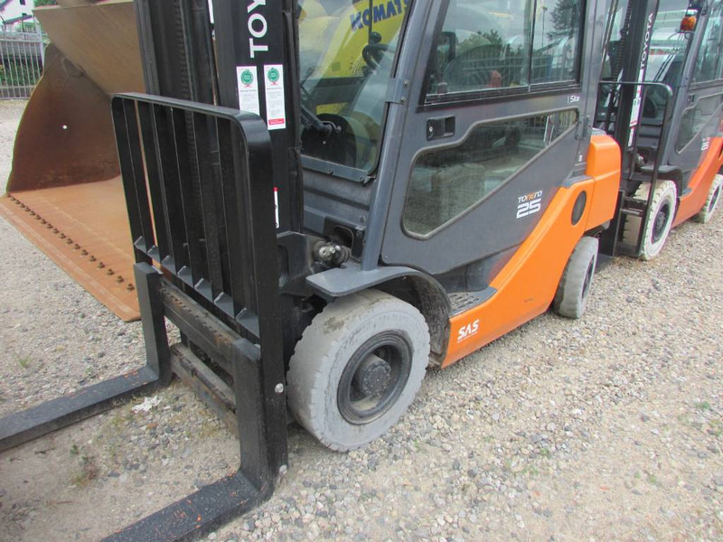 Toyota 02-8 FGF 25 Tonero 25 Gas Stapler 7.500 EUR - LPG forklift: picture 2 Toyota 02-8 FGF 25 Tonero 25 Gas Stapler 7.500 EUR - LPG forklift: picture 2