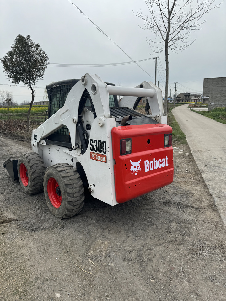 BOBCAT S300 - Skid steer loader: picture 5 BOBCAT S300 - Skid steer loader: picture 5