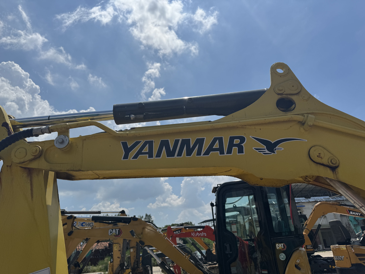 YANMAR VIO35-6 - Mini excavator: picture 3 YANMAR VIO35-6 - Mini excavator: picture 3