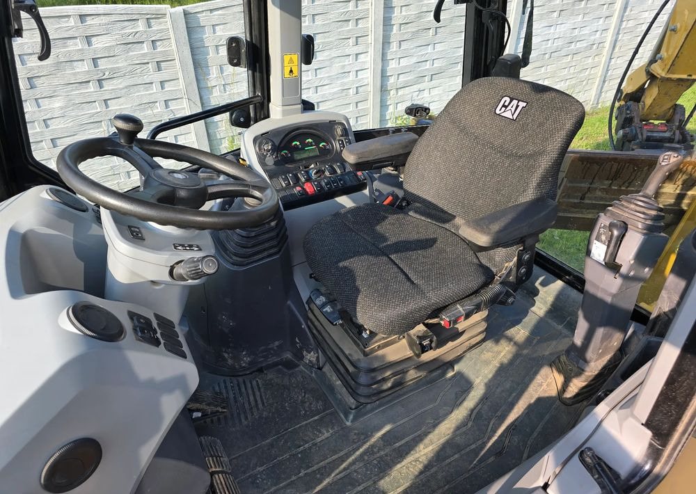 Backhoe loader Caterpillar: picture 11