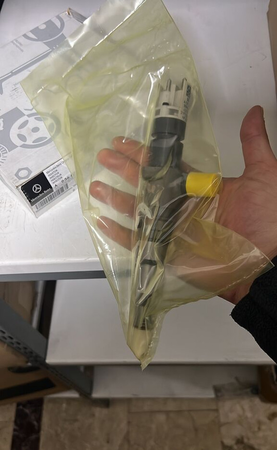 Mercedes-Benz 2023 A9360702187 Mercedes-Benz 2016-2023 - Injector for Truck: picture 2 Mercedes-Benz 2023 A9360702187 Mercedes-Benz 2016-2023 - Injector for Truck: picture 2