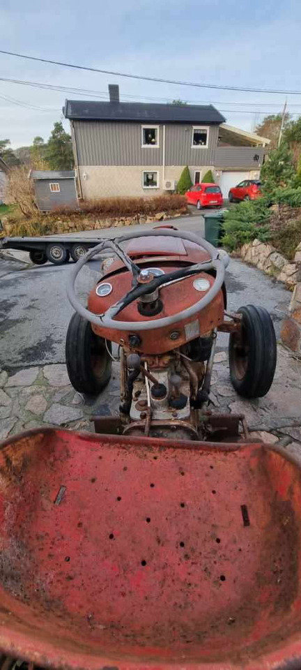 1958 Massey Ferguson MF 35 traktor (rep.-objekt) - Farm tractor: picture 2 1958 Massey Ferguson MF 35 traktor (rep.-objekt) - Farm tractor: picture 2