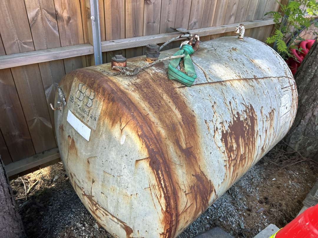 Diesel tank 1000 liter - Garage equipment: picture 2 Diesel tank 1000 liter - Garage equipment: picture 2