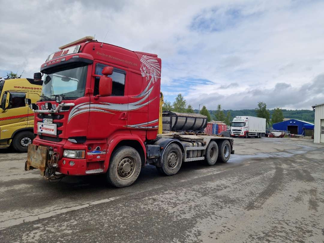 Scania R580 Brøytebil med sideplog og hydraulisk saltsystem - Hook lift truck: picture 2 Scania R580 Brøytebil med sideplog og hydraulisk saltsystem - Hook lift truck: picture 2