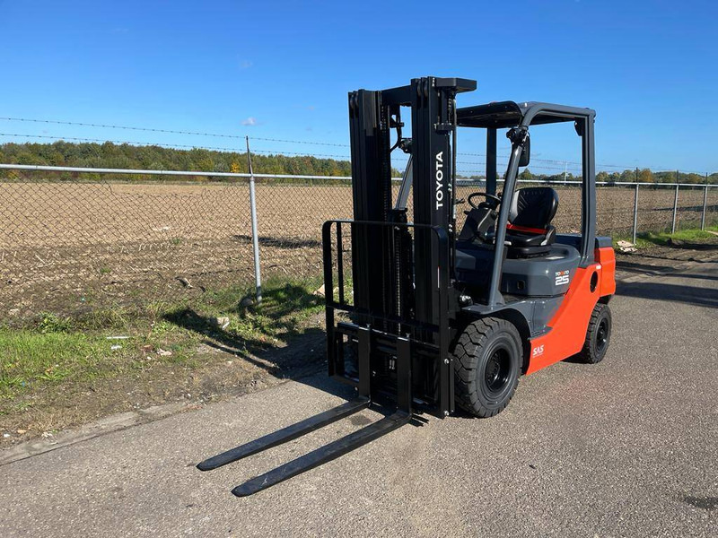 Toyota 8 FD F 25 - Diesel forklift: picture 3 Toyota 8 FD F 25 - Diesel forklift: picture 3