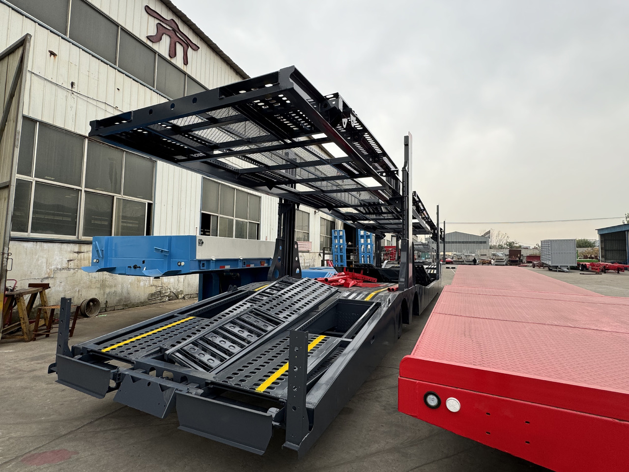 - Autotransporter semi-trailer: picture 4 - Autotransporter semi-trailer: picture 4