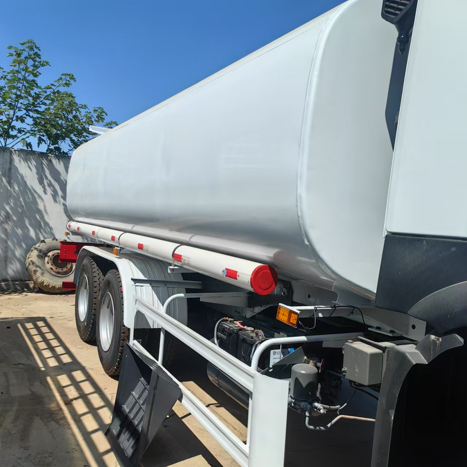 HOWO - Tanker truck: picture 3 HOWO - Tanker truck: picture 3