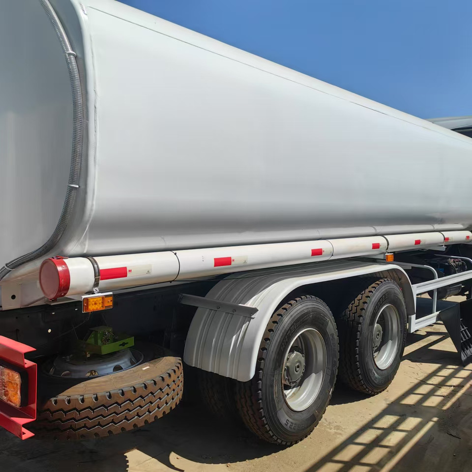 HOWO - Tanker truck: picture 4 HOWO - Tanker truck: picture 4