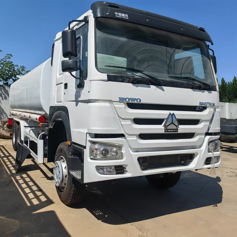 HOWO - Tanker truck: picture 2 HOWO - Tanker truck: picture 2