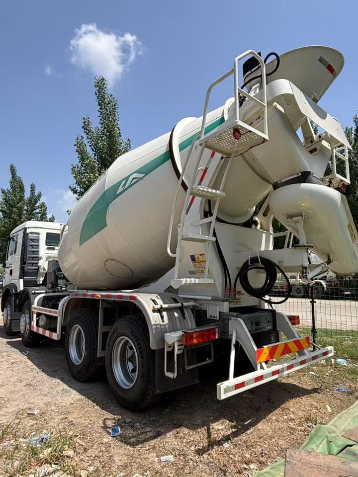 HOWO - Concrete mixer truck: picture 3 HOWO - Concrete mixer truck: picture 3