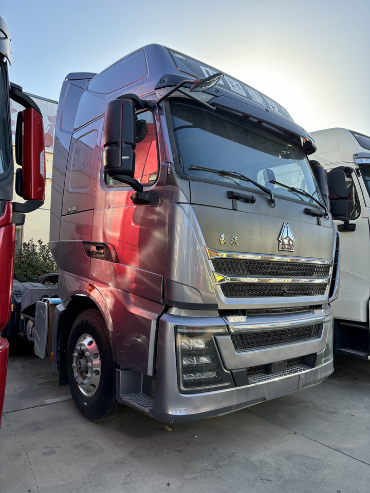 HOWO T7H - Tractor unit: picture 2 HOWO T7H - Tractor unit: picture 2