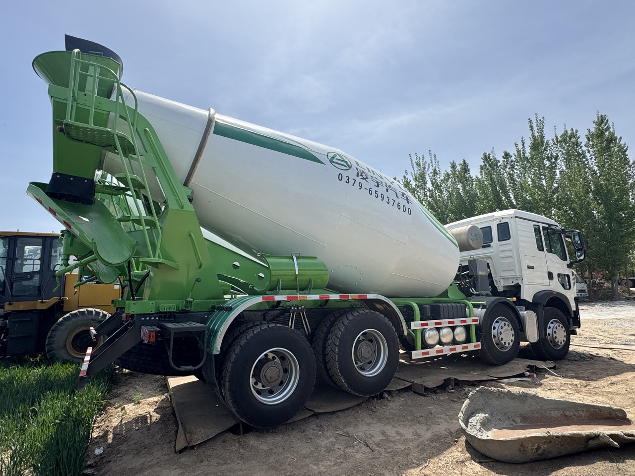 Howo - Concrete mixer truck: picture 3 Howo - Concrete mixer truck: picture 3