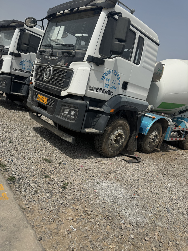 Shacman - Concrete mixer truck: picture 1 Shacman - Concrete mixer truck: picture 1