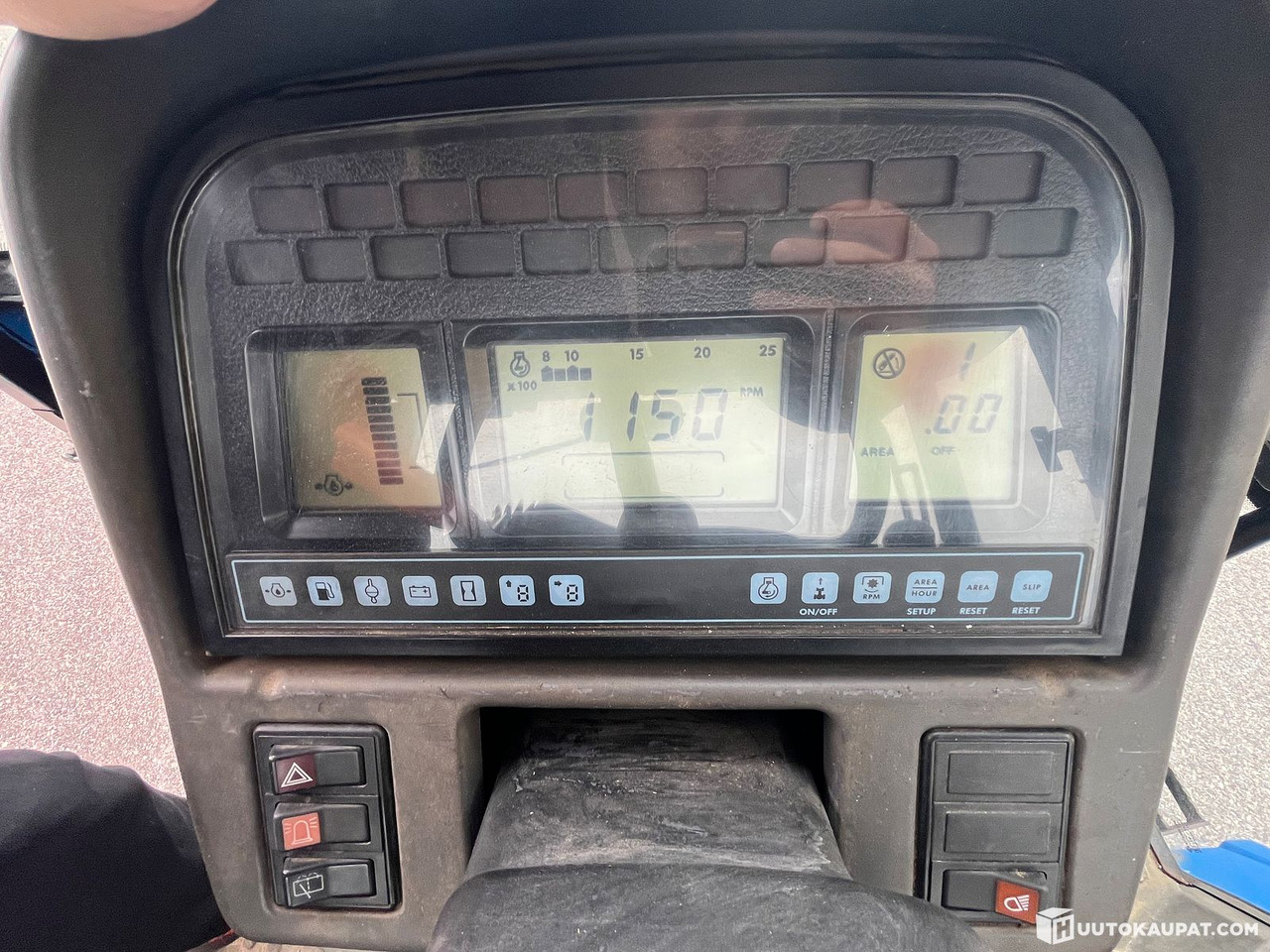 Farm tractor New Holland TM155 tractor with front loader, 2004, Salo: picture 34