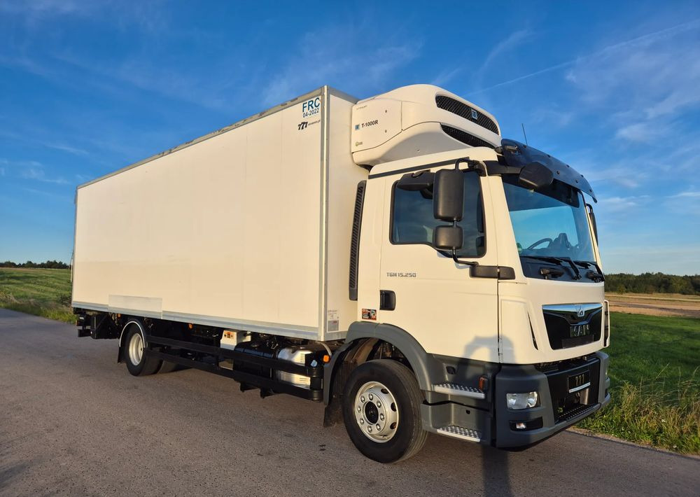 MAN TGM 15.250 7.5m winda AUTOMAT KLIMA z Niemiec EURO 6 / CHŁODNIA T-1000R THERMOKING - Refrigerated truck: picture 2 MAN TGM 15.250 7.5m winda AUTOMAT KLIMA z Niemiec EURO 6 / CHŁODNIA T-1000R THERMOKING - Refrigerated truck: picture 2