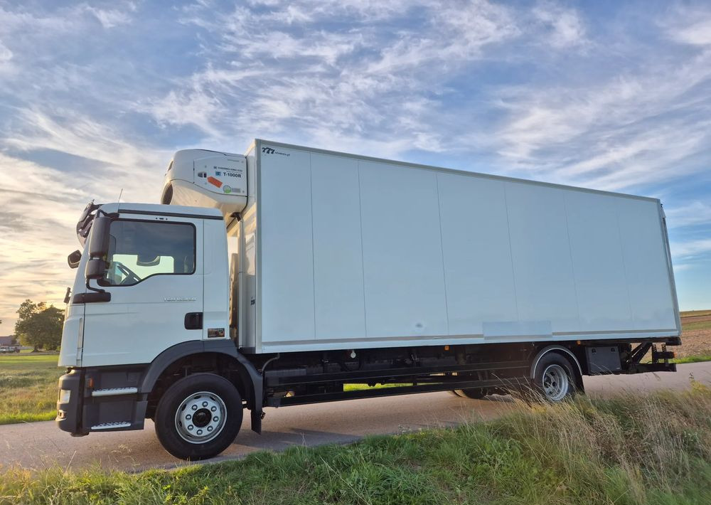 MAN TGM 15.250 7.5m winda AUTOMAT KLIMA z Niemiec EURO 6 / CHŁODNIA T-1000R THERMOKING - Refrigerated truck: picture 4 MAN TGM 15.250 7.5m winda AUTOMAT KLIMA z Niemiec EURO 6 / CHŁODNIA T-1000R THERMOKING - Refrigerated truck: picture 4