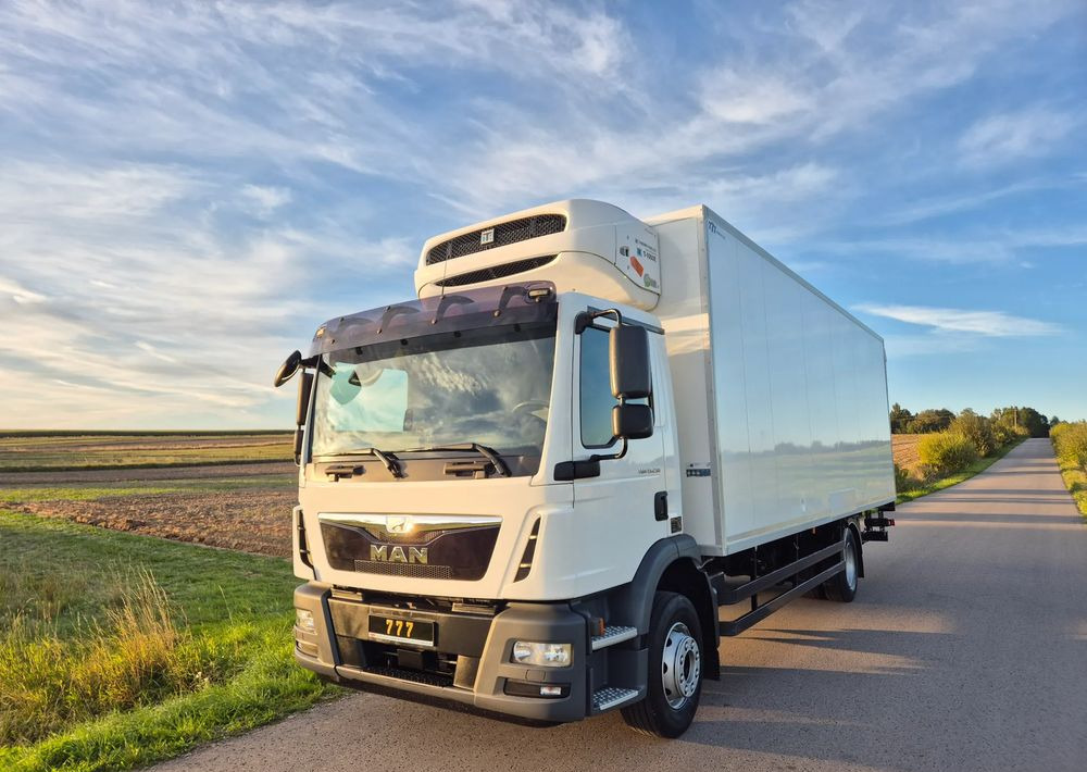 MAN TGM 15.250 7.5m winda AUTOMAT KLIMA z Niemiec EURO 6 / CHŁODNIA T-1000R THERMOKING - Refrigerated truck: picture 1 MAN TGM 15.250 7.5m winda AUTOMAT KLIMA z Niemiec EURO 6 / CHŁODNIA T-1000R THERMOKING - Refrigerated truck: picture 1