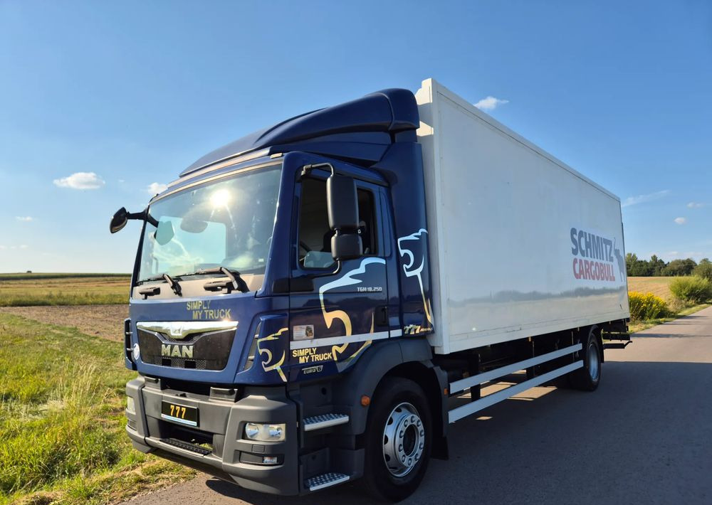 Refrigerated truck MAN TGM 18.250 Carrier 1950 D/E z Holandii / TOP STAN / 7.5m / 18 palet / winda + drzwi boczne / OKAZJA: picture 6